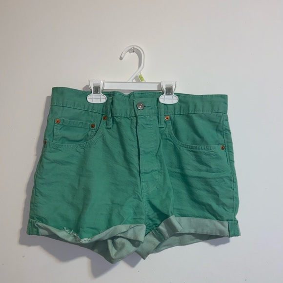 Green Levi shorts - Picture 1 of 5